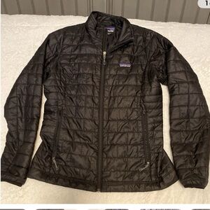Patagonia nano Women's Medium Nano Puff Jacket in Black Excellent Condition